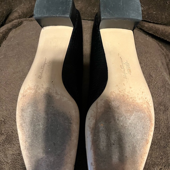 Women’s Salvatore Ferragamo
Low chunky heels black size 8.5 3A crocodile print - Picture 4 of 9